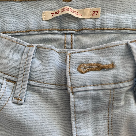 LEVIS SUPER SKINNY 710 RIPPED JEANS, LIGHT,SIZE 27 - Picture 5 of 9